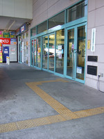 Medium_003　イオン阿児店１階出入口